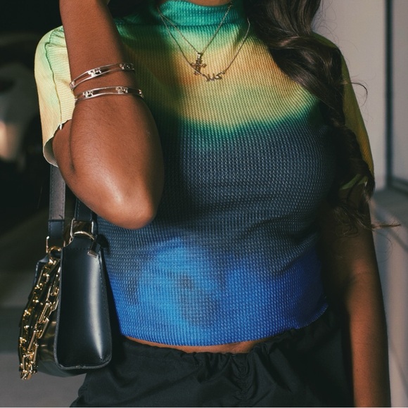 Gradient Statement Shirt - Picture 4 of 5